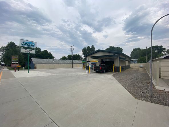 Car Wash: 504 W Front Ave, Joliet, MT 59041
